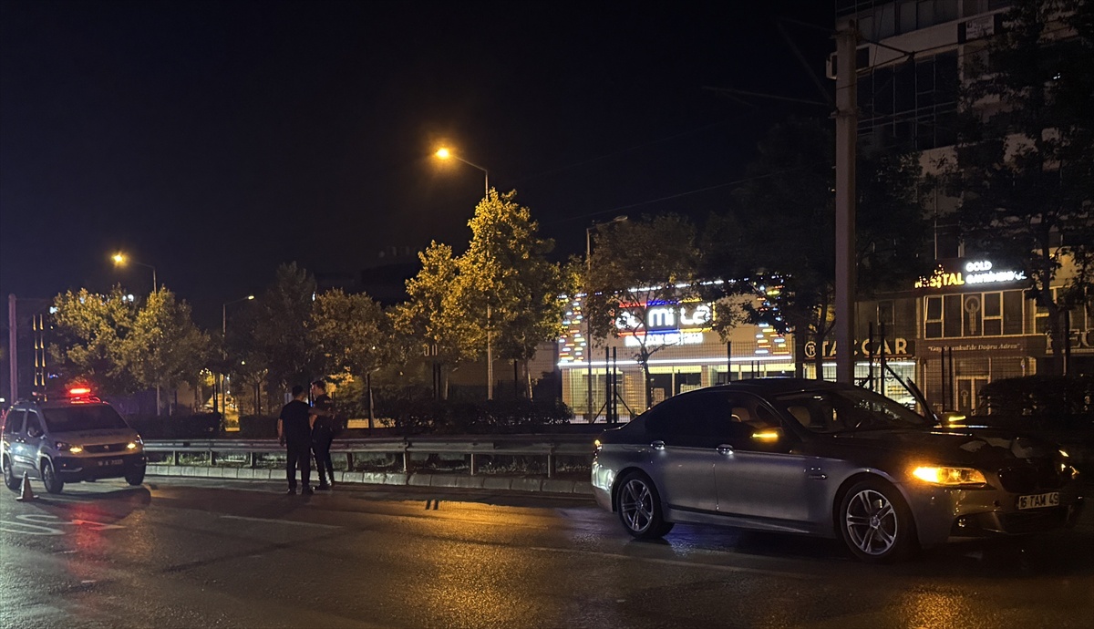 Bursa\'da Otomobil Çarpması: Bir Kişi Ağır Yaralı