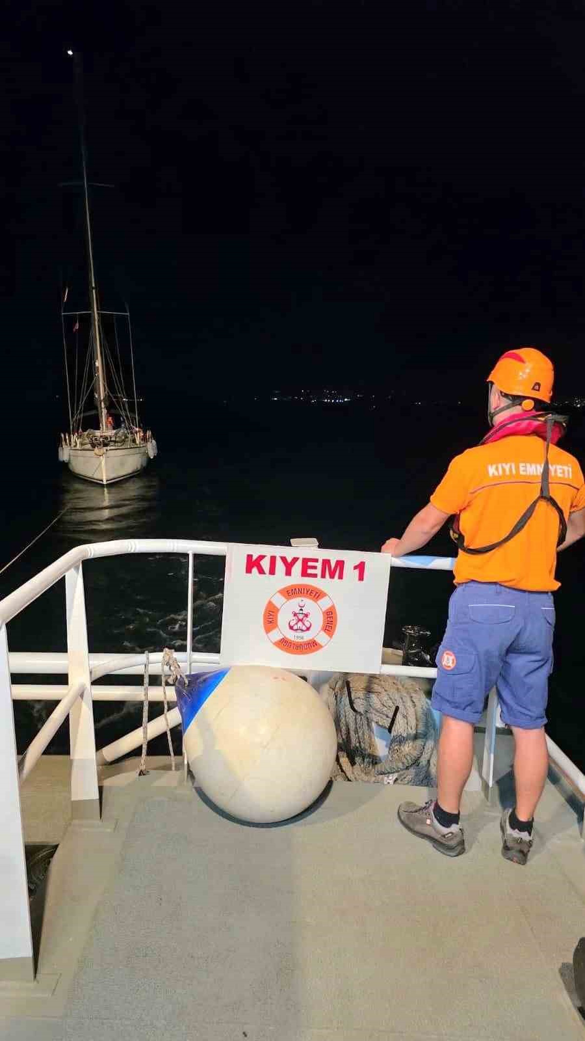 Çanakkale\'de tekne kurtarıldı