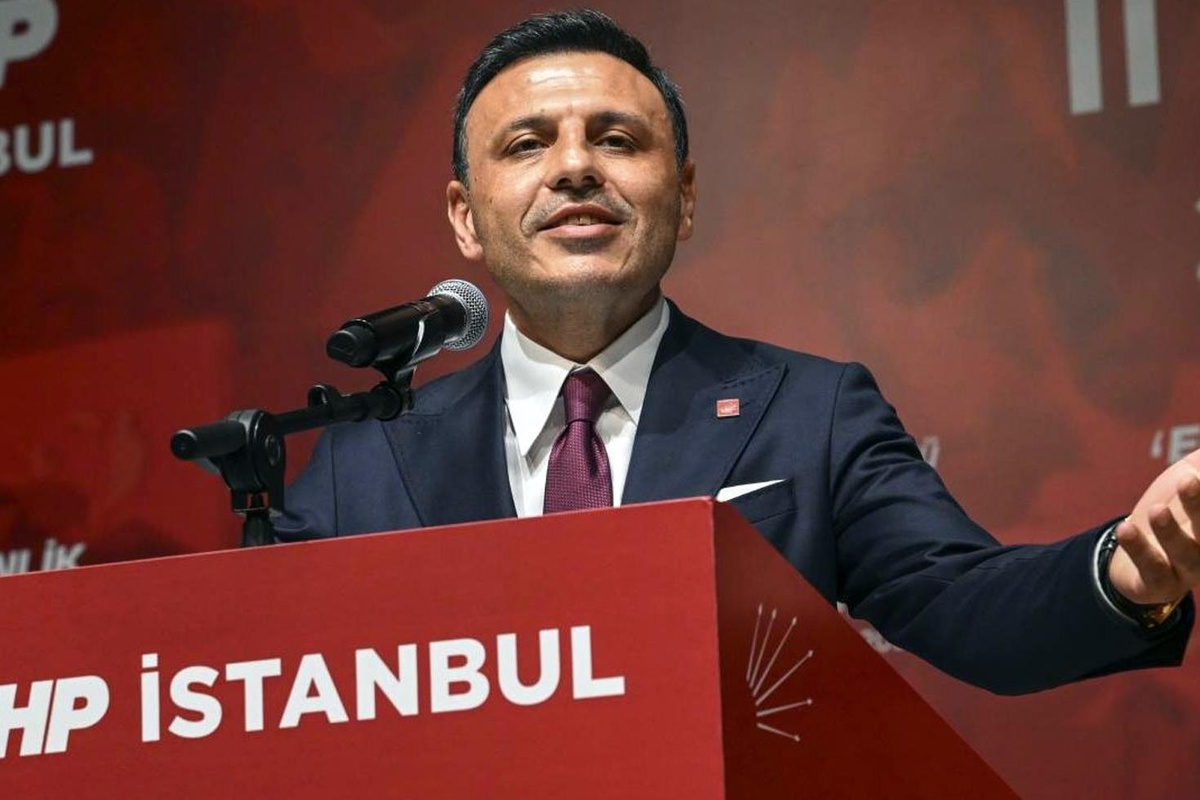 CHP İstanbul\'da deprem! Özgür Çelik ile birlikte istifa ettiler