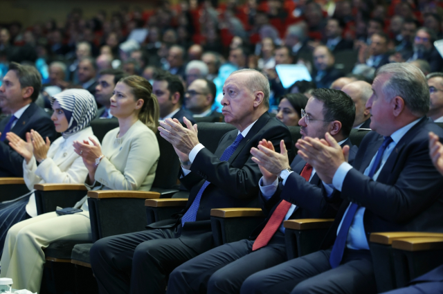 Cumhurbaşkanı Erdoğan'dan <a class='keyword-sd' href='/ahbap/' title='Ahbap'>Ahbap</a>'taki yolsuzluk için ilk sözler: Depremi kullanarak fırsatçılık yapanlar...