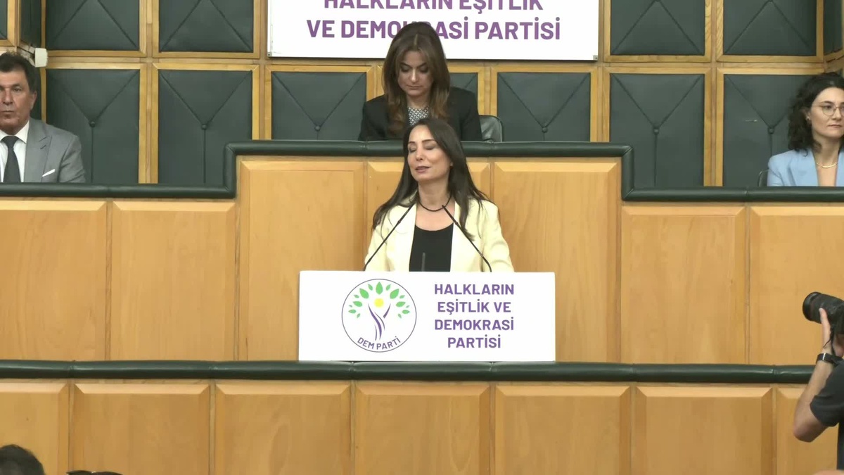 DEM Parti\'den \'dönüş\' vurgusu ve çerçeve yasa çağrısı