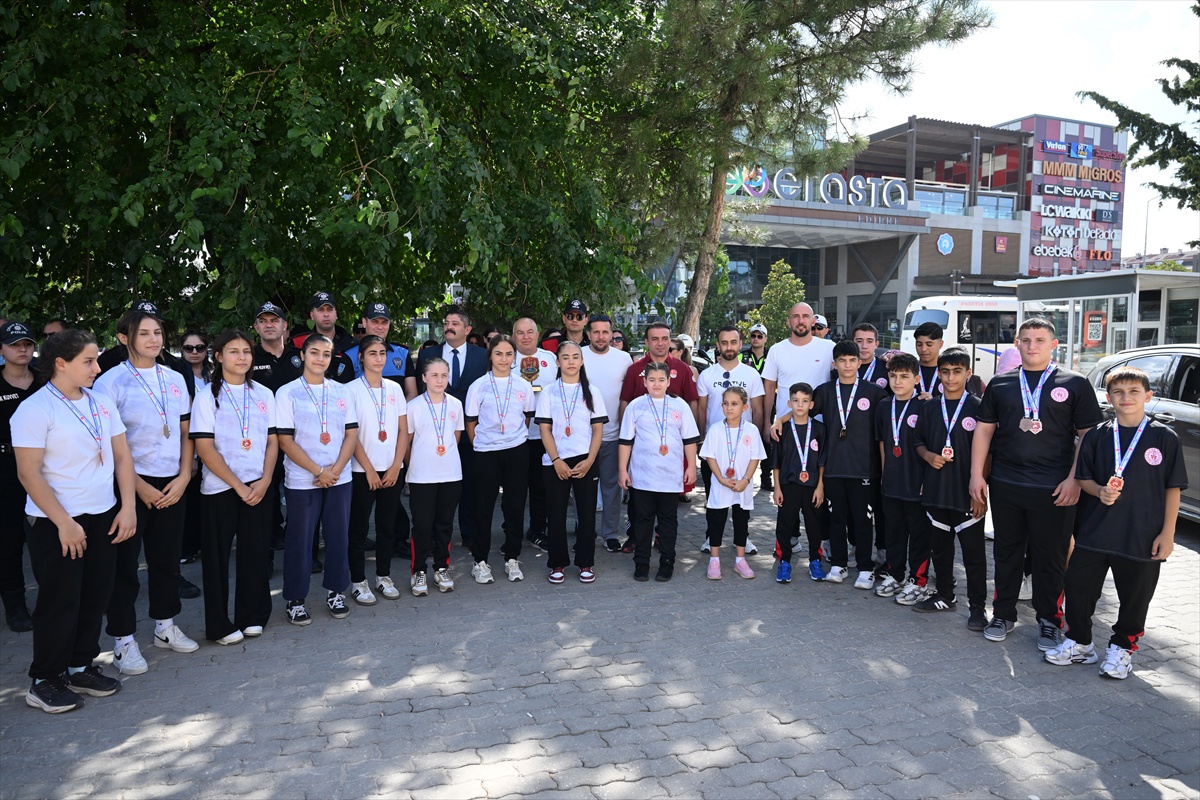 Edirneli Güreşçiler Şampiyonlukla Döndü