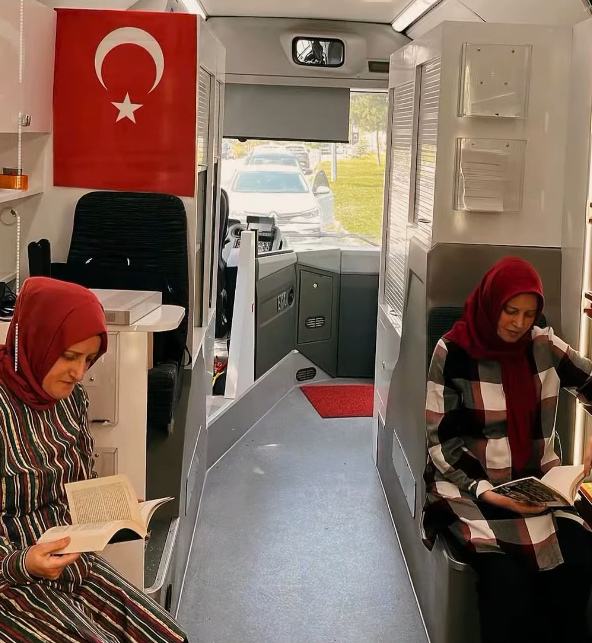 Bayburt\'ta Gezici Kütüphane Etkinliği