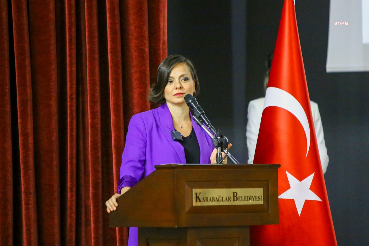 Karabağlar Belediye Başkanı Helil Kınay, CHP\'den istifa ettiğini açıkladı