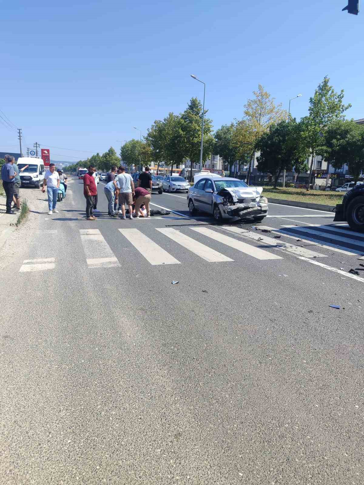 Düzce\'de Işıklı Kavşakta Kaza: 1 Yaralı