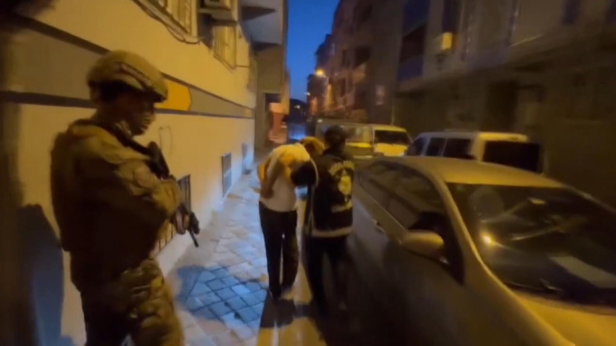 İstanbul\'da Suç Örgütlerine Operasyon: 28 Gözaltı