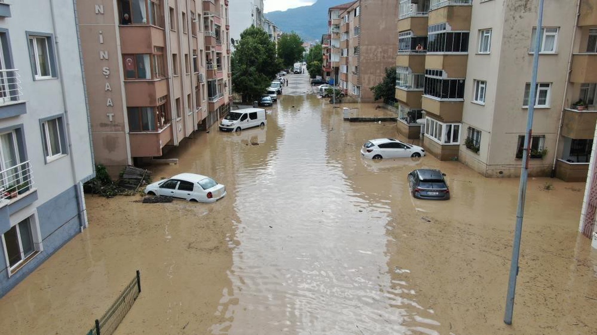 Kastamonu\'da Sel İzisinin Silinmesi İçin Çalışmalar Sürüyor