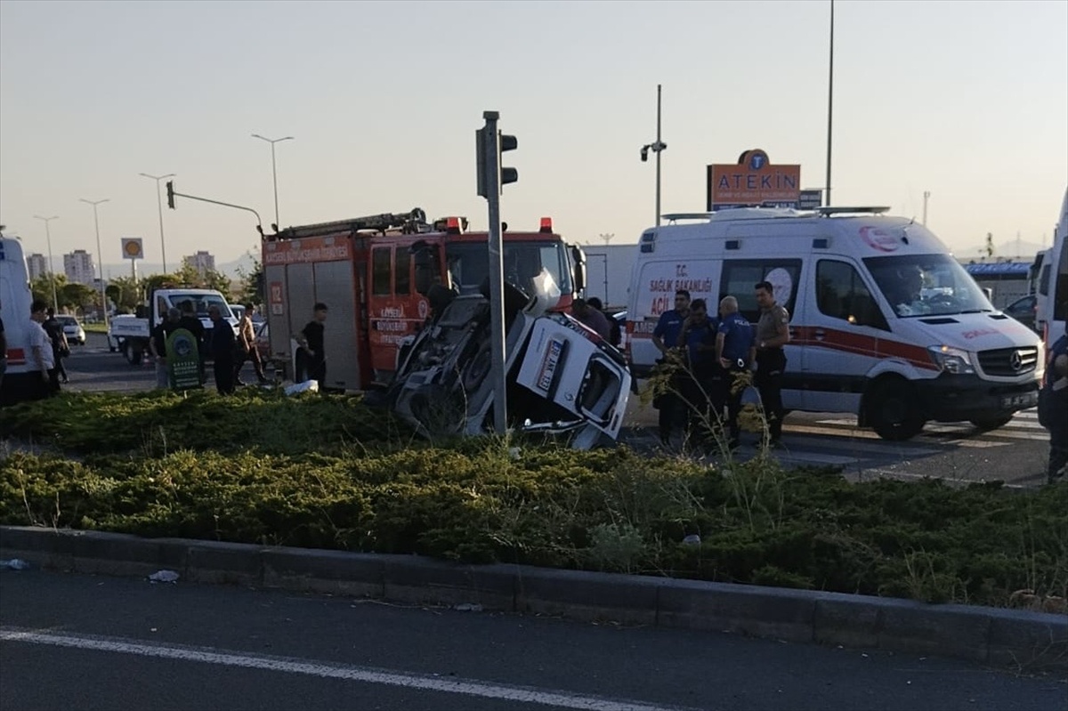 Kayseri\'de Trafik Kazası: 4 Yaralı