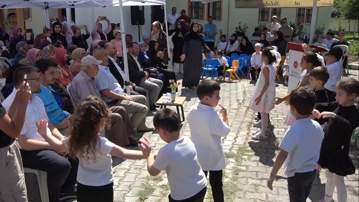 Kütahya\'da Çocuk Şenliği Coşkusu