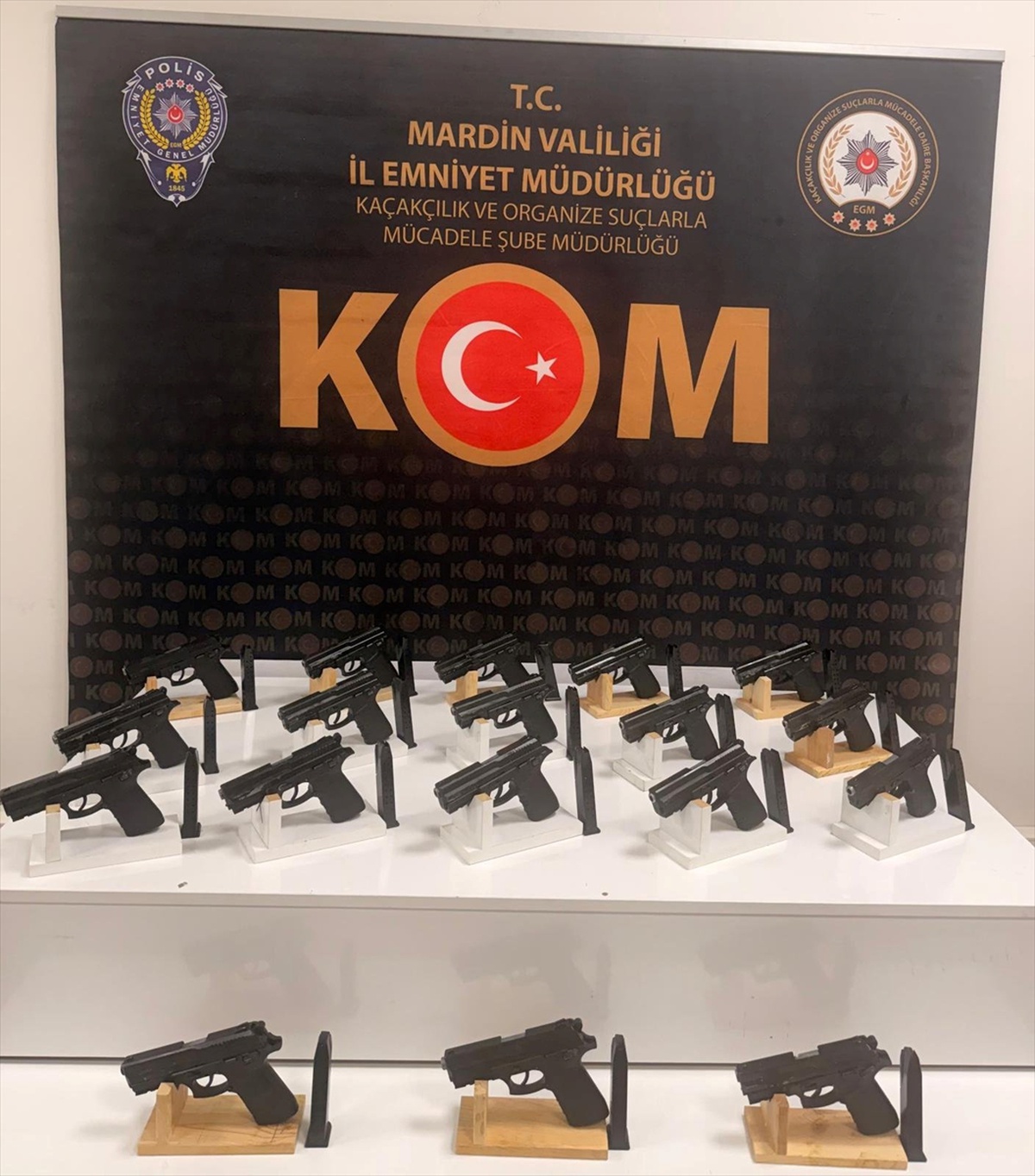 Artuklu\'da 18 Ruhsatsız Tabanca Ele Ge geçti