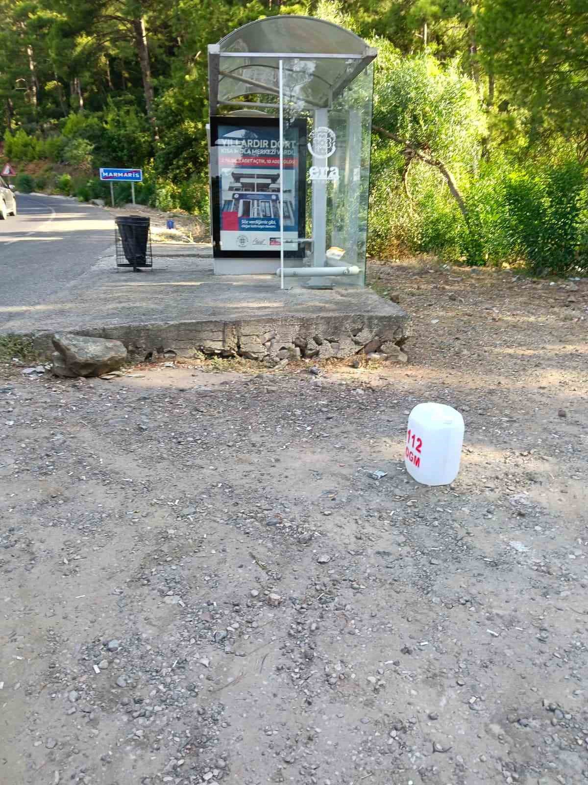 Marmaris\'te Orman Yangınlarına Su Bidonları