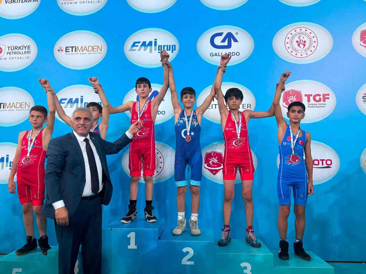 Sivaslı güreşçi Ankara’dan bronzla döndü
