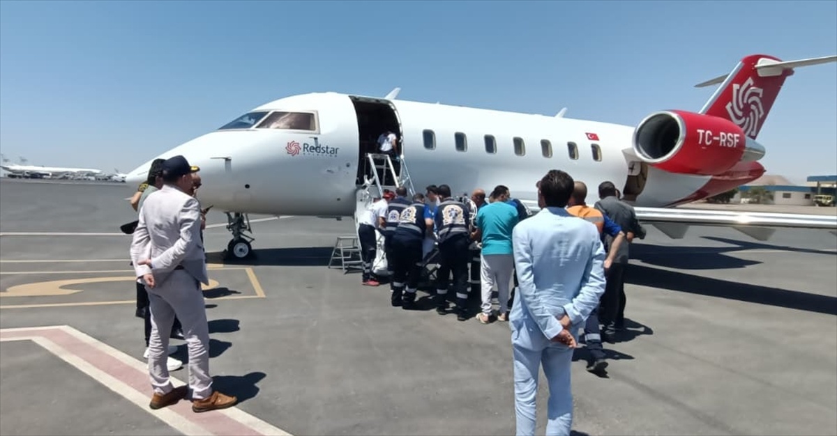 Mısır\'daki Trafik Kazası Sonrası 3 Türk Hava Ambulansıyla Türkiye\'ye Getirildi