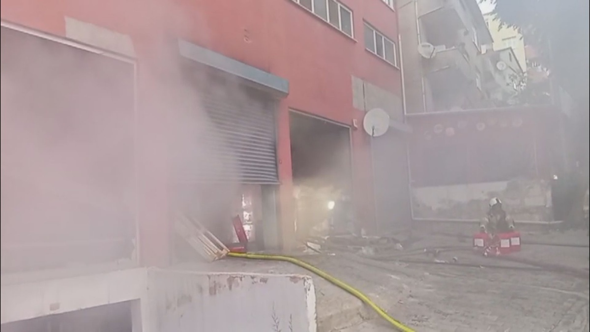 Pendik\'te Sabun Fabrikasında Yangın