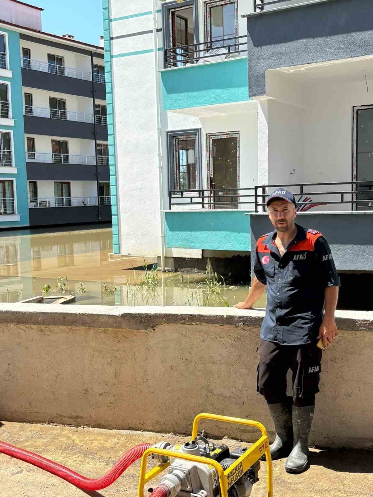 Cide\'de Sel Felaketi: AFAD Ekipleri Bölgeye Sevk Edildi