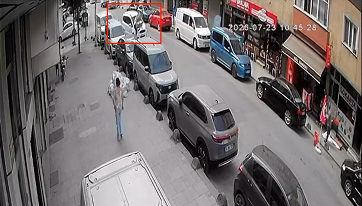 Kuryeye Ticari Araç Çarptı: Kaza Anı Kamerada