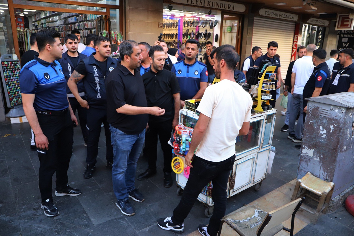 Diyarbakır’daki belediyelerden seyyar satıcılara son çağrı: “Mevzuat kapsamında gerekli idari ve fiili işlemler kararlılıkla uygulanacak”