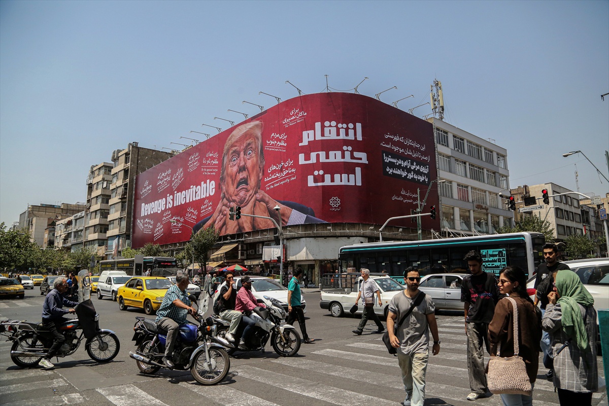 Tahran\'da Trump\'a \'İntikam\' Afişi