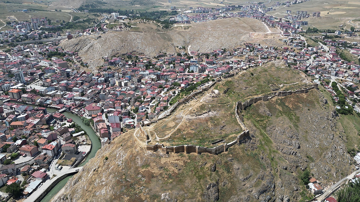Bayburt Kalesi\'nde Tarih Gün Yüzüne Çıkıyor