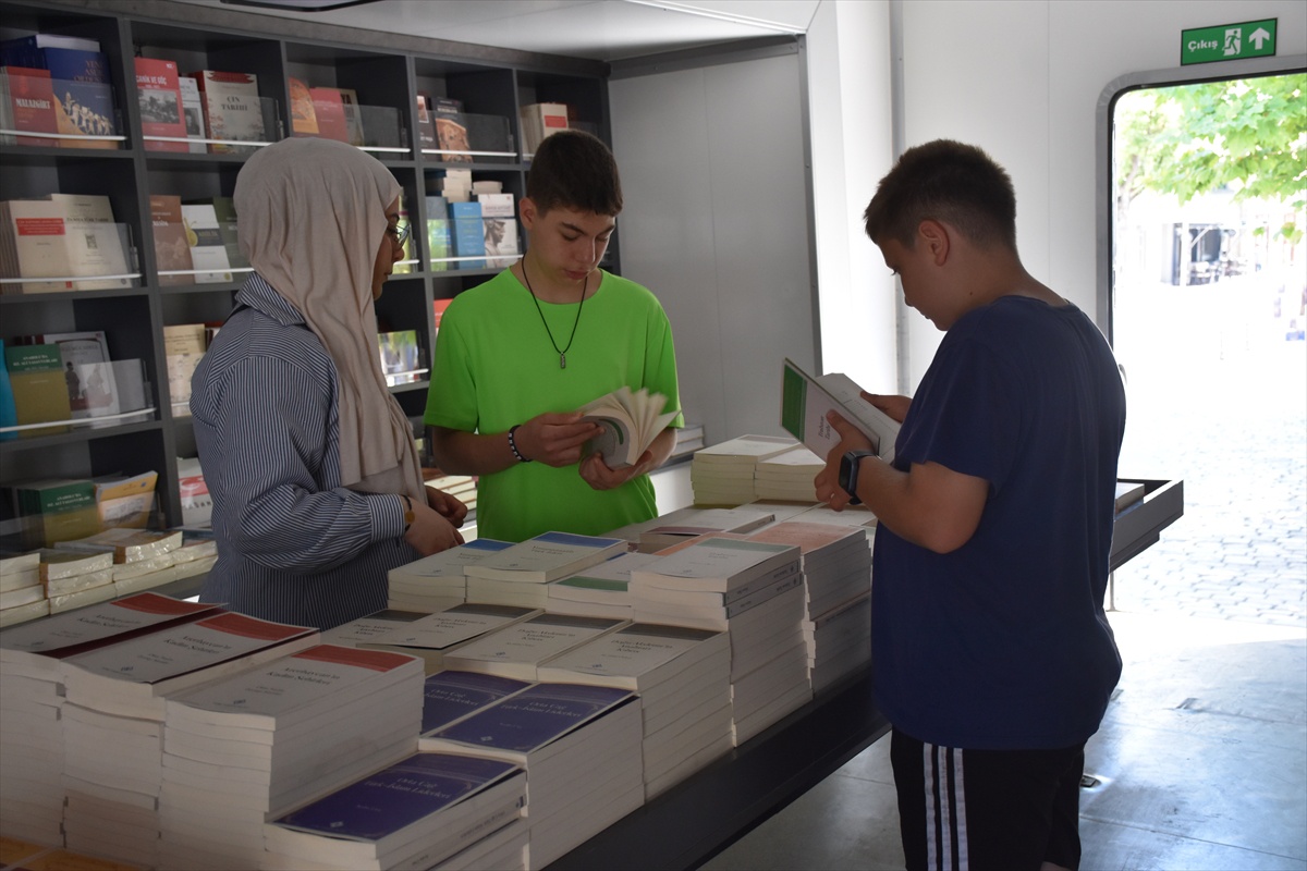 TTK\'nın Mobil Kitap Mağazası Trabzon\'da
