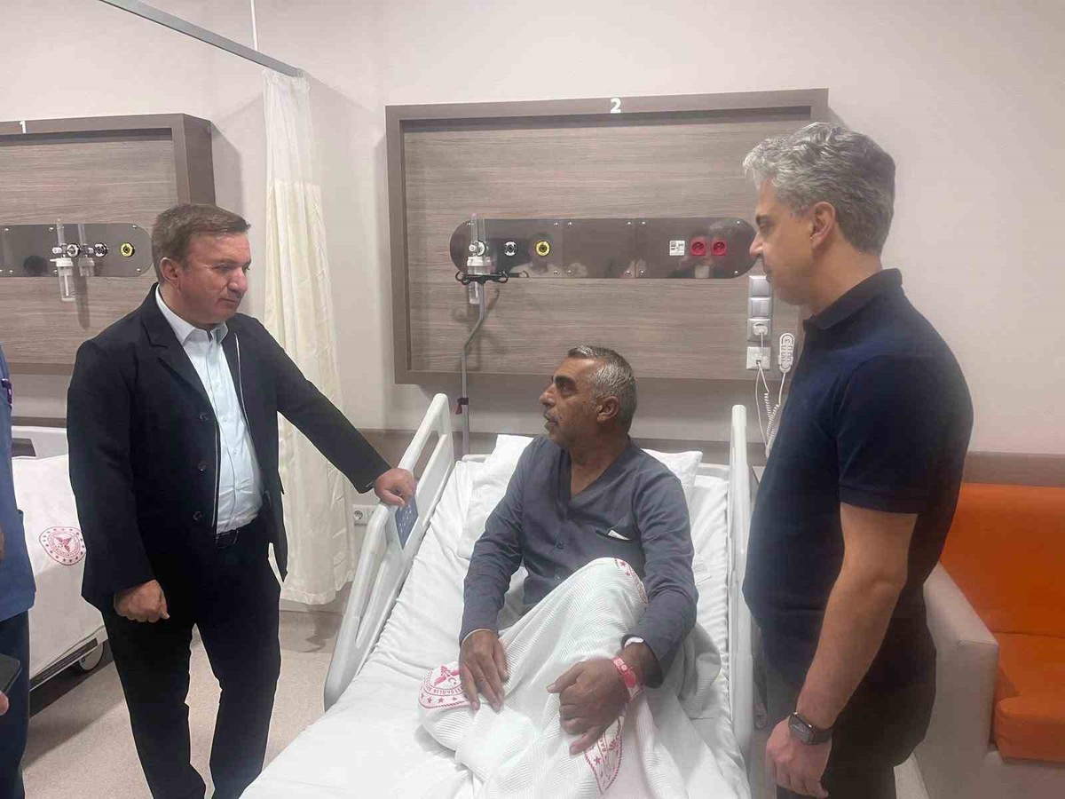 Vali Aydoğdu’dan Kargın Belediye Başkanı Güneş’e geçmiş olsun ziyareti