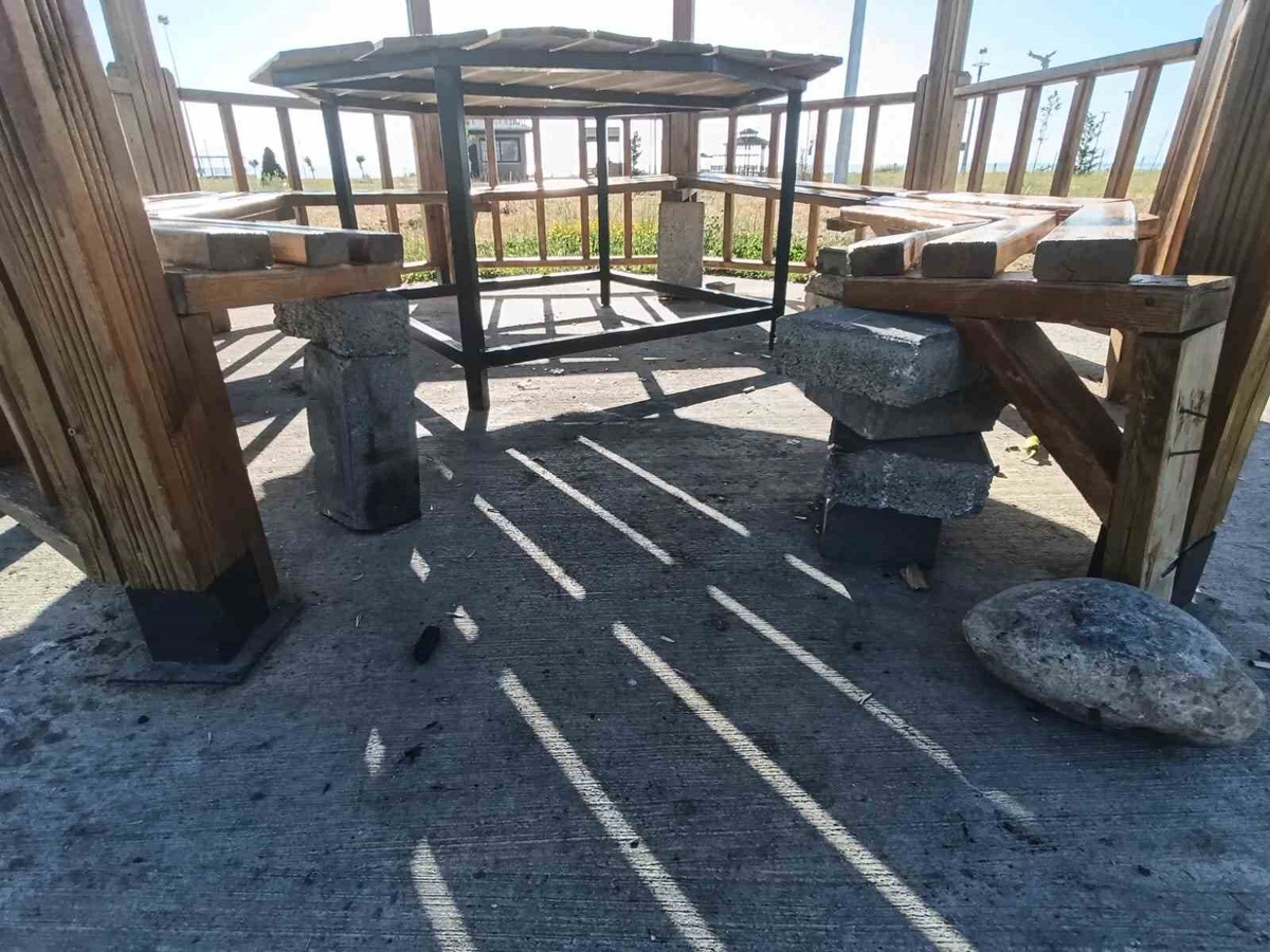 Van sahil yolundaki parkın tahrip edilmesine vatandaşlardan tepki
