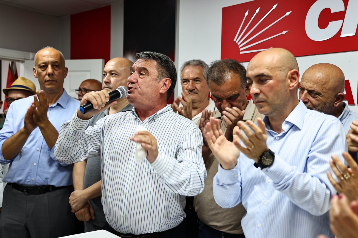 Zonguldak Belediye Başkanı Erdem ve 16 meclis üyesi CHP\'den istifa ederek YENİ Parti\'ye katıldı