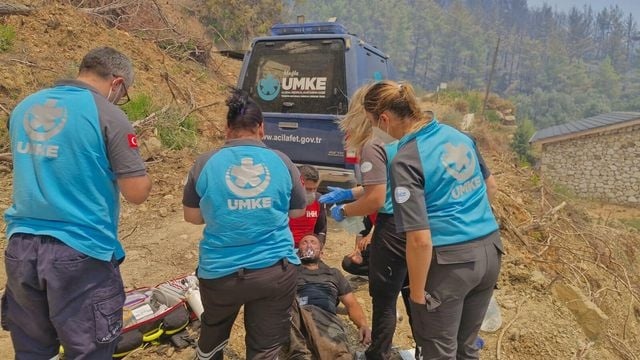 3 ilde orman yangınları büyüyor! Antalya-Kumluca yolu da kapatıldı