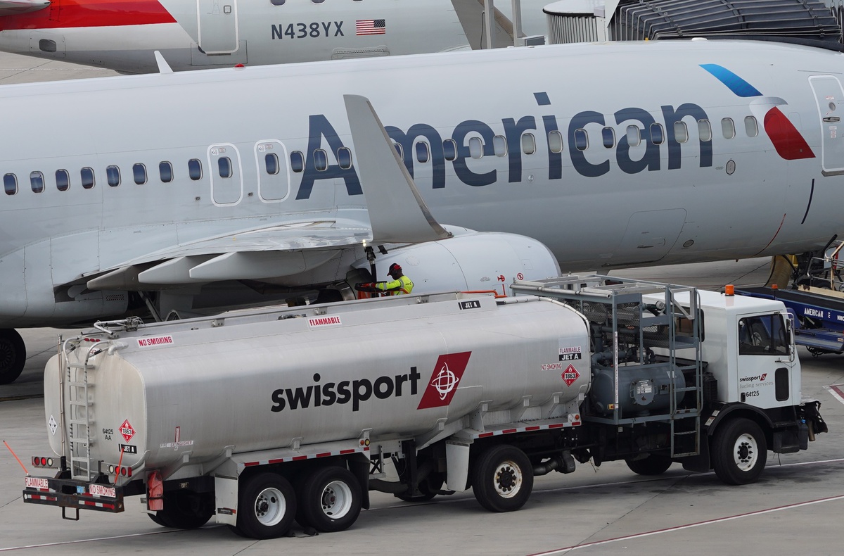 American Airlines Uçuşlara Yeniden Başladı