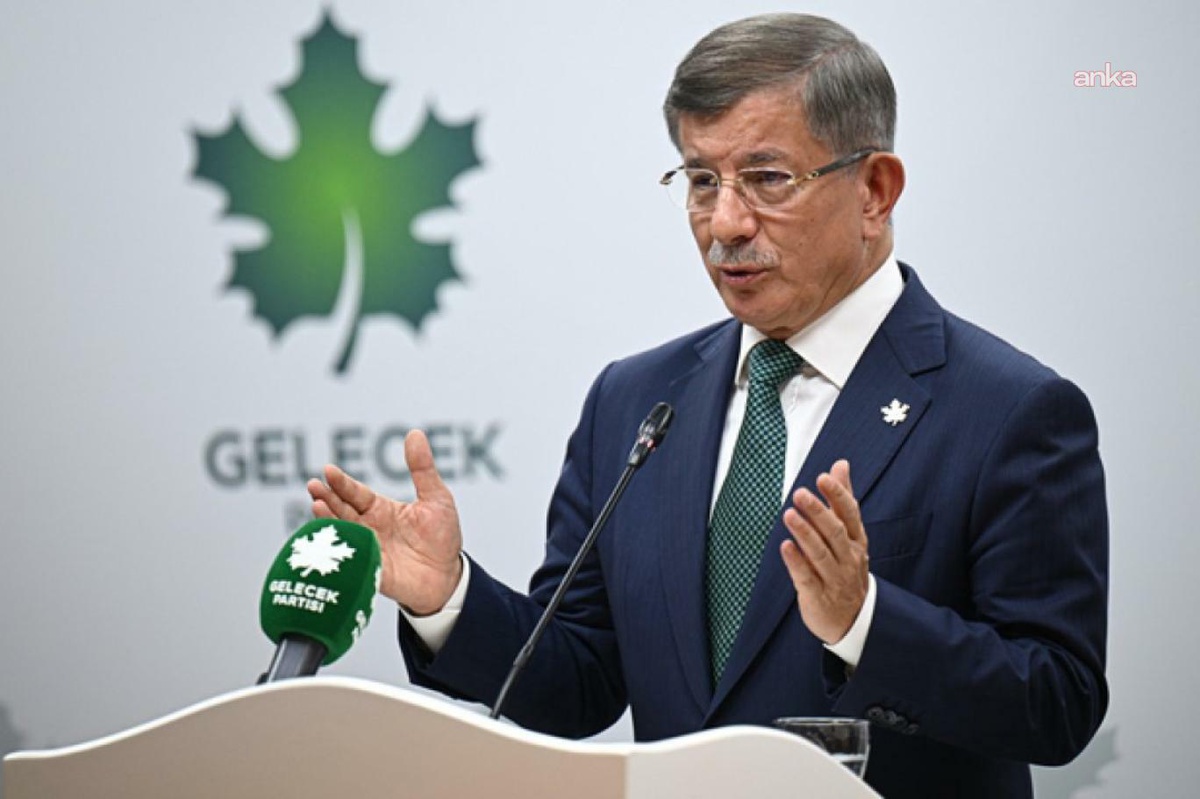 Davutoğlu Siyasi Faaliyetlerini Durdurdu