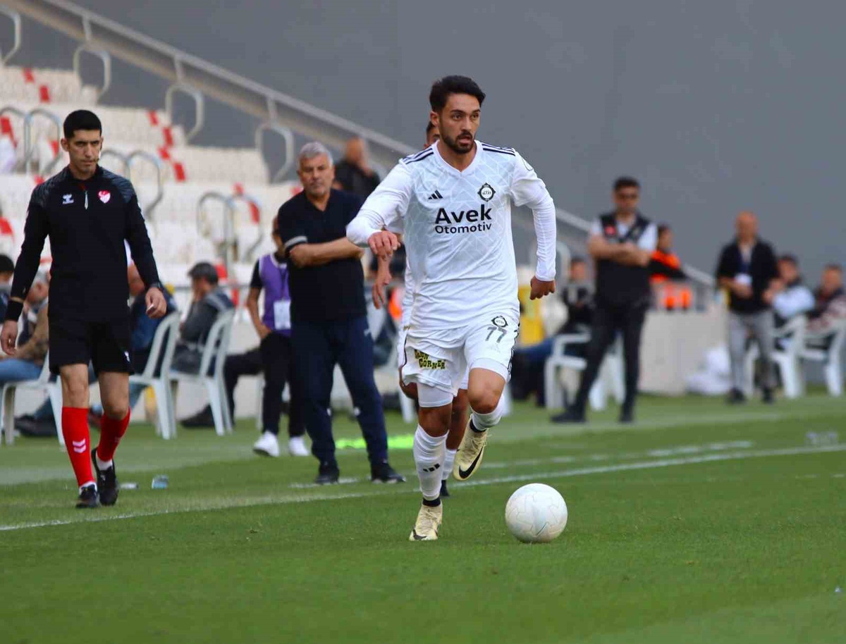 Onur Efe Gaziemir Spor\'la Anlaştı