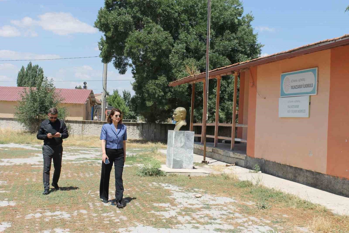 Altıntaş\'ta Köy Okullarında Bakım ve Onarım Çalışmaları