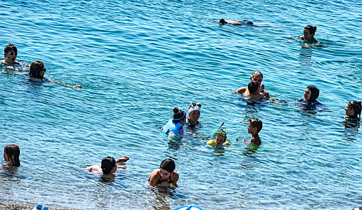 Antalya\'da Sıcaklık 40 Dereceyi Buldu