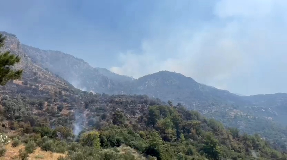 Kaş\'ta Orman Yangınına Mücadele Devam Ediyor