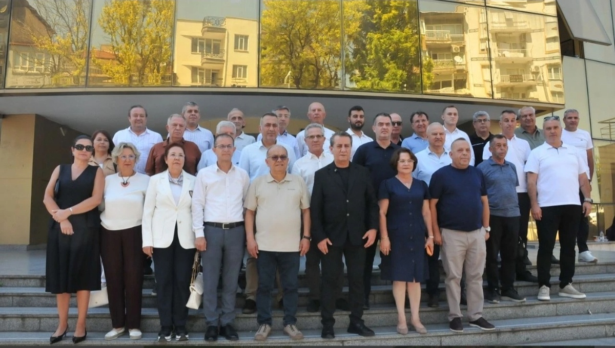 Aydın\'da 10 Belediye Başkanı CHP\'den istifa ederek YENİ Parti\'ye geçti