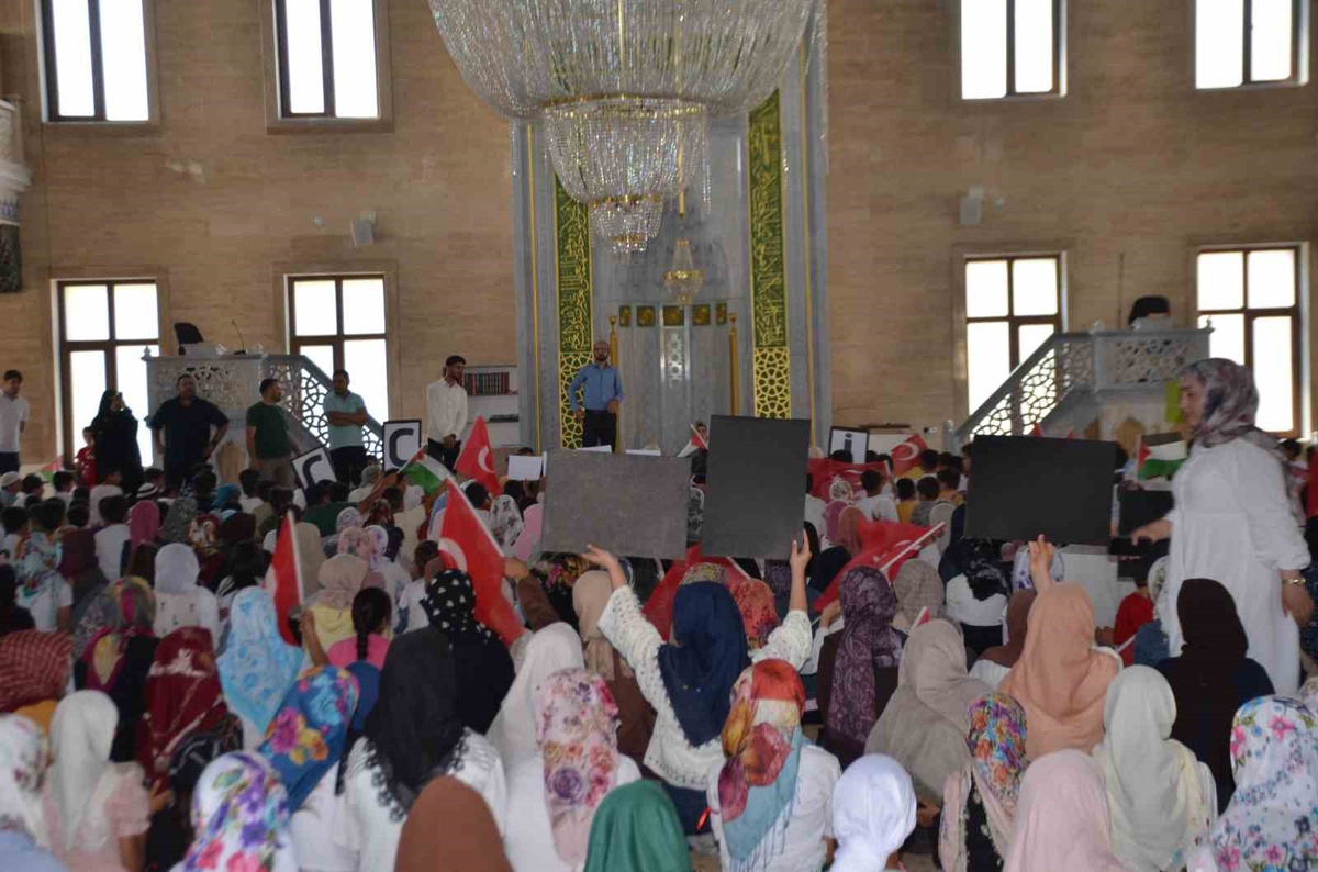 TÜGVA Bulanık\'ta 600 Öğrenci Camii Buluşması\'nda