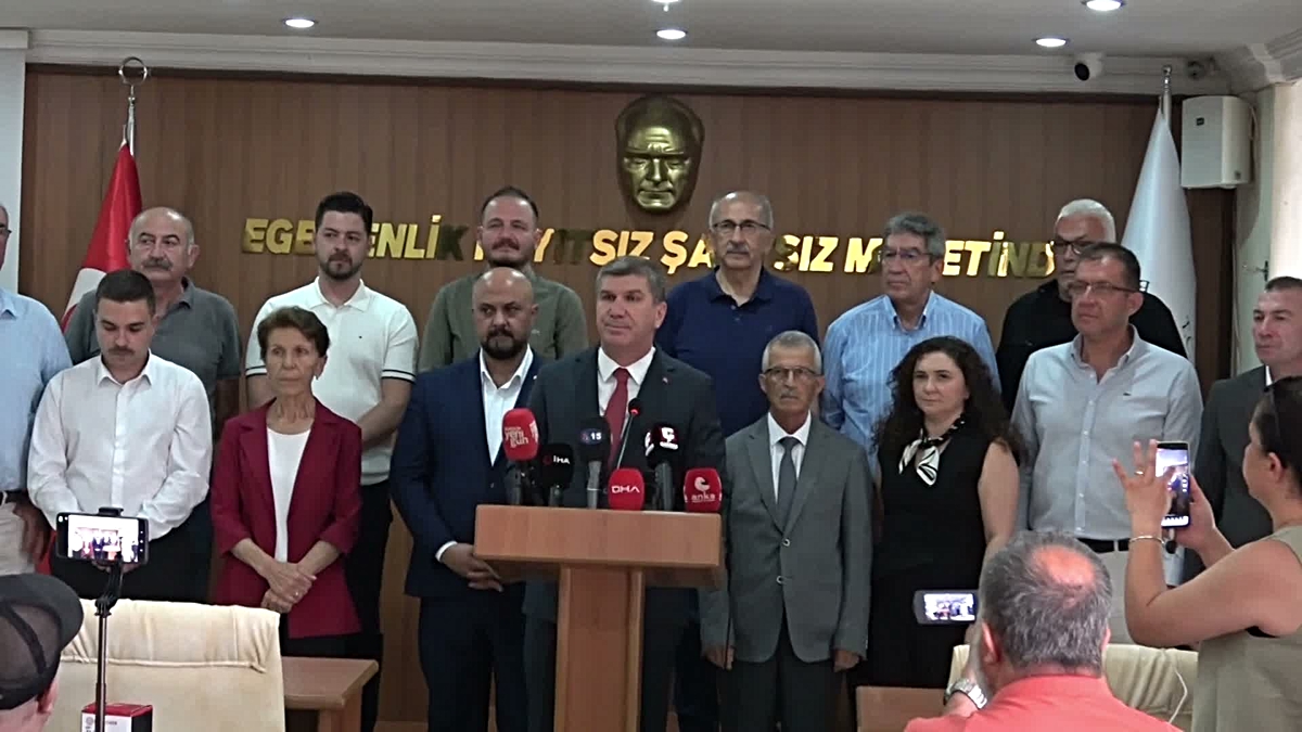 Burdur Belediye Başkanı Ercengiz CHP\'den istifasını ve YENİ Parti’ye geçtiğini bildirdi