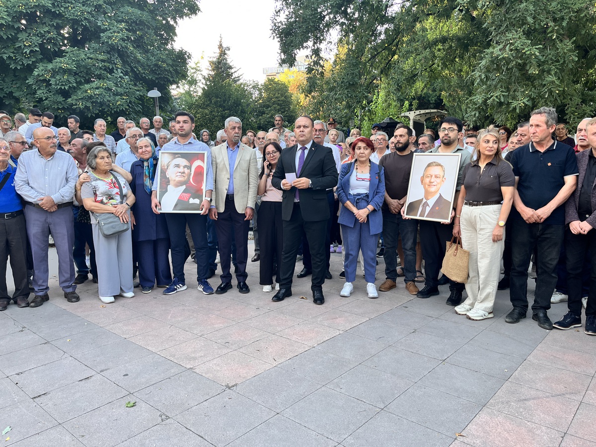 CHP\'den Ayrılan Ağaoğlu Yeni Parti\'ye Geçti