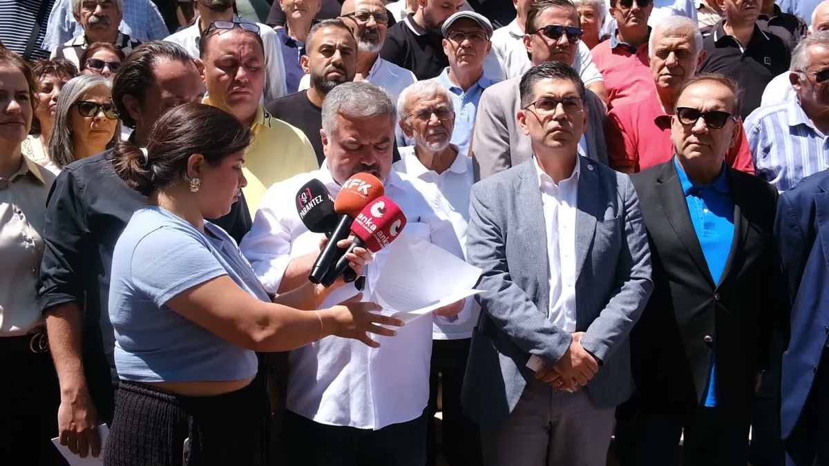 CHP Isparta teşkilatında toplu istifa