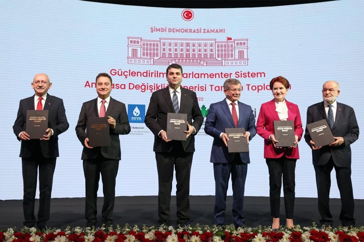 Davutoğlu\'nun veda kararına 6\'lı masa liderlerinden yorum gelmedi