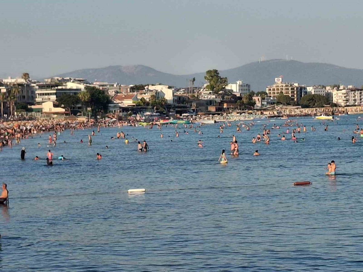Didim\'de Sıcak Havadan Kaçış: Plajlar Dolu