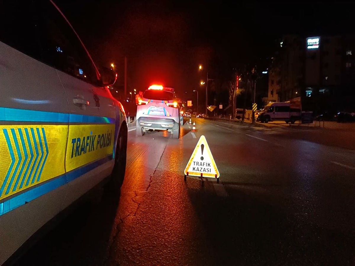 Bursa\'da Otomobil Çarpması: Abdullah Aktiz Hayatını Kaybetti