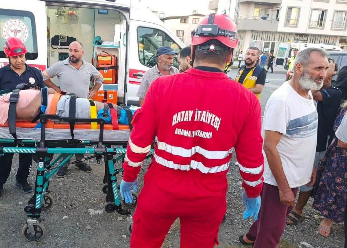 Dörtyol\'da Cip ile Motosiklet Çarpıştı