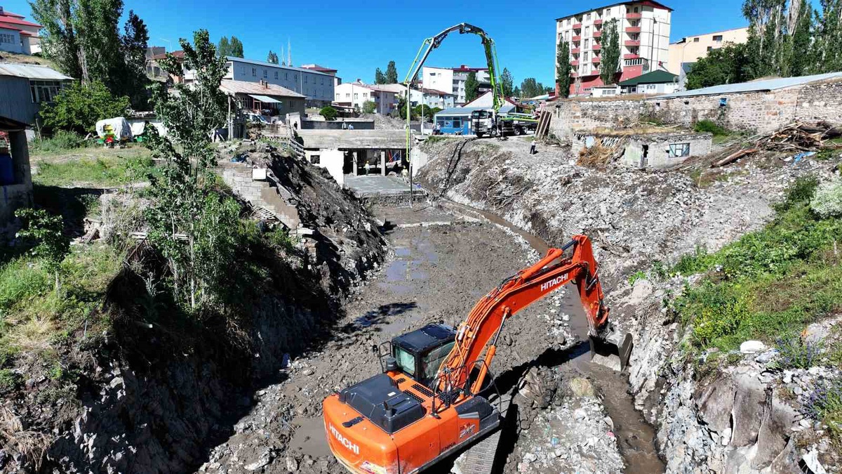 Ağrı\'da Taşkın Kontrol Projeleri Devam Ediyor