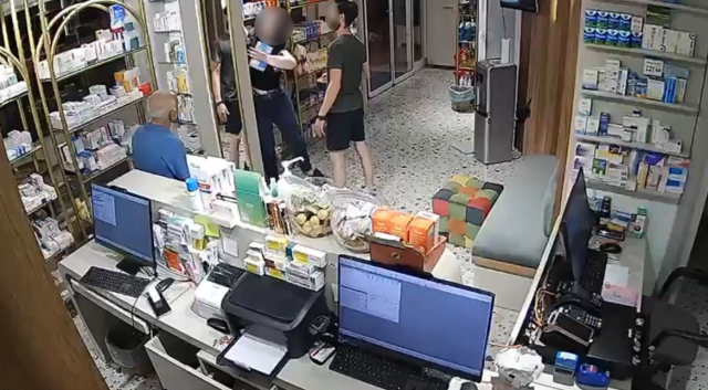 Eczaneyi bastı, sahibini darp edip ilaçları çaldı