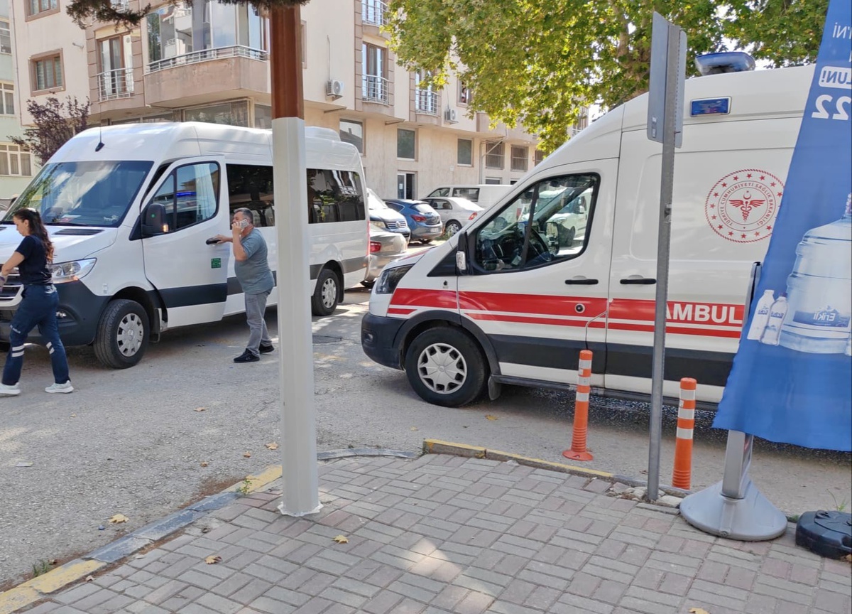 Edirne\'de motosiklet-minibüs kazası: Sürücü yaralı