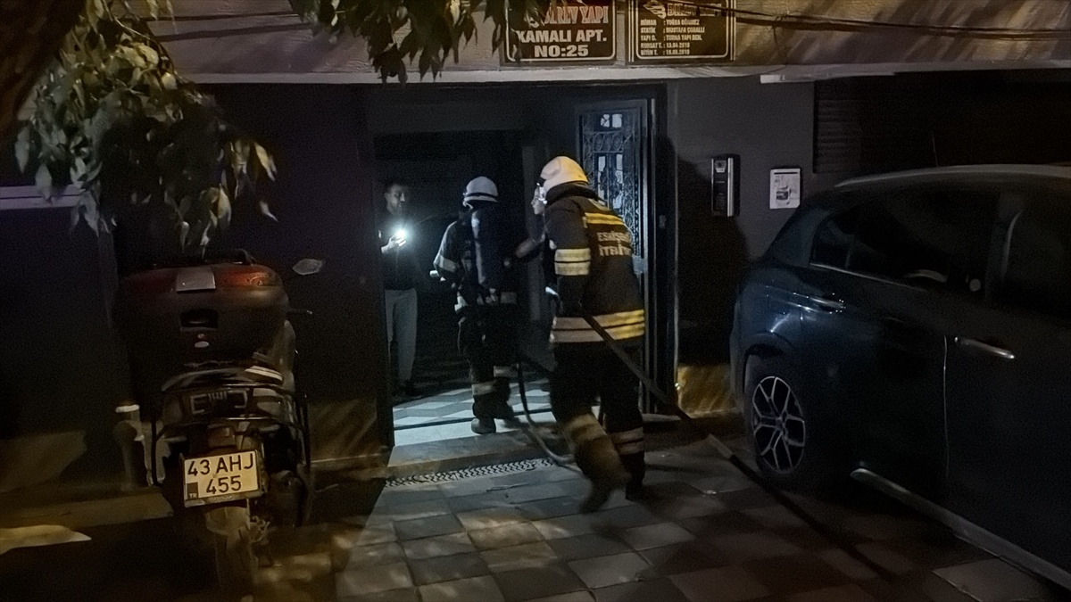 Tepebaşı\'nda Yangın: Kedinin Ayakları Yandı