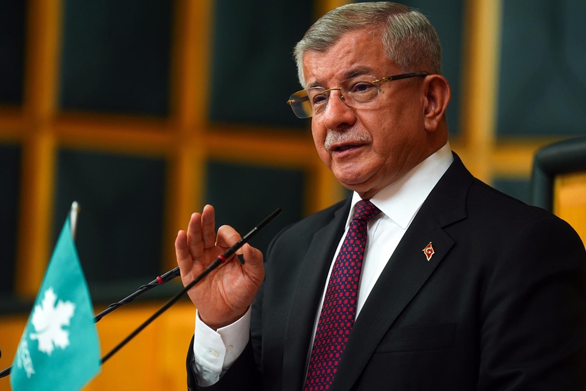 Davutoğlu açıkladı! Gelecek Partisi feshedildi