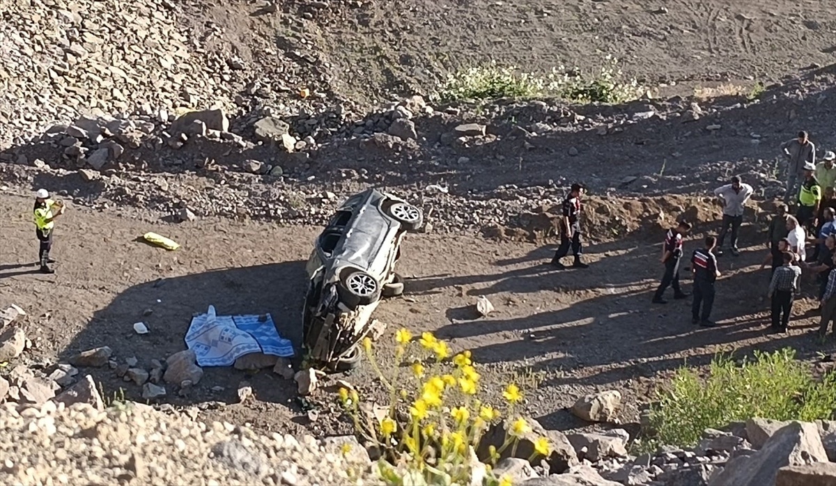 Giresun\'da dere yatağına devrilen otomobildeki 3 kişi öldü, 3 kişi yaralandı