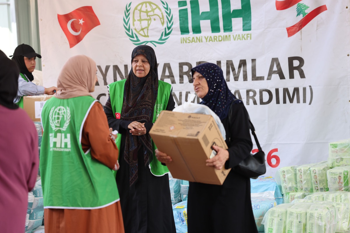 İHH, Lübnan için 80 Konteyner Yardım Gönderdi
